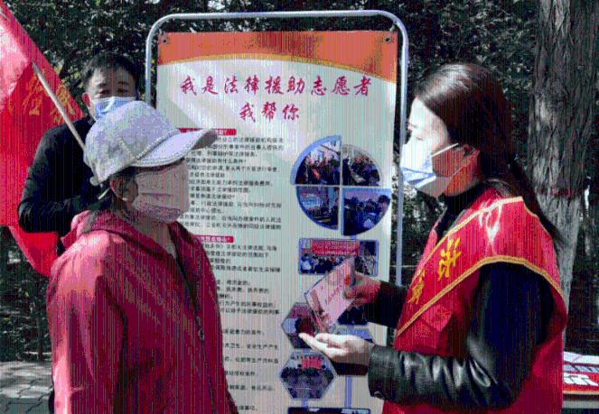 南山脊蛇终被发现，踏破铁鞋无觅处，得来全不费功夫！